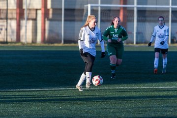 Bild 214 - Frauen SG Holstein Sued - SV Gruenweiss-Siebenbaeumen : Ergebnis: 0:2